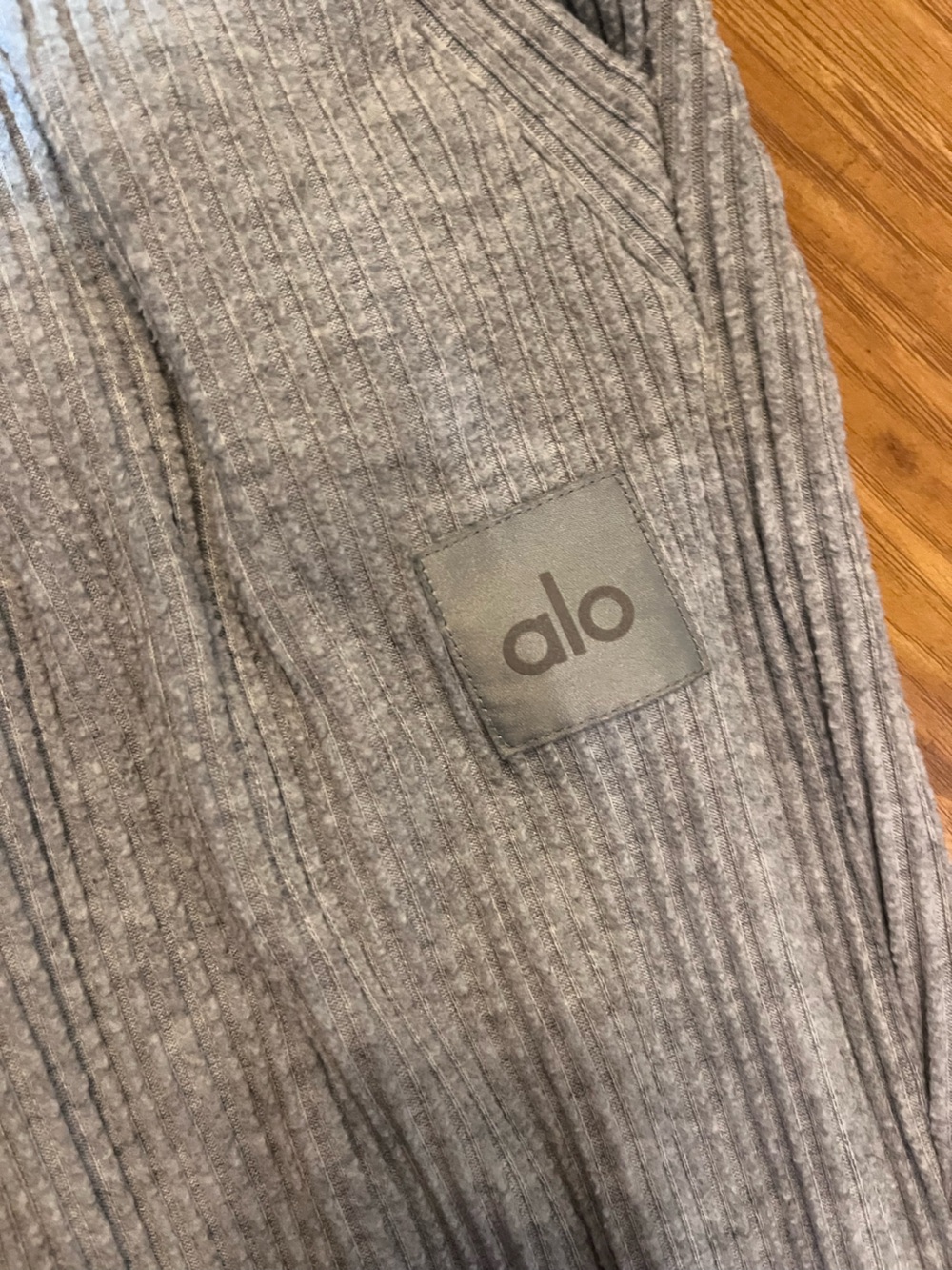Women's Gray Alo Ribbed Knit Jogger Pants - Casual Comfort - Picture 4 of 4